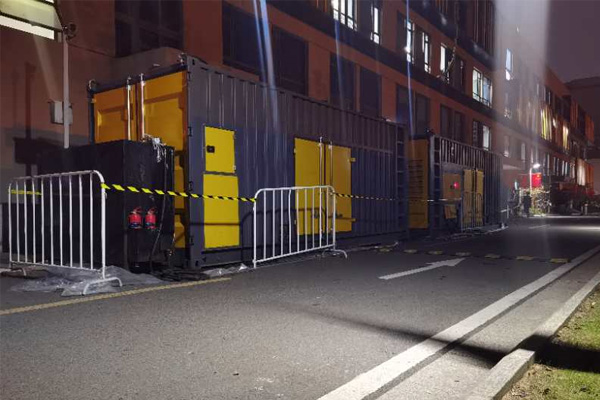 容城柴油发电机组的输出电压是如何调节的？