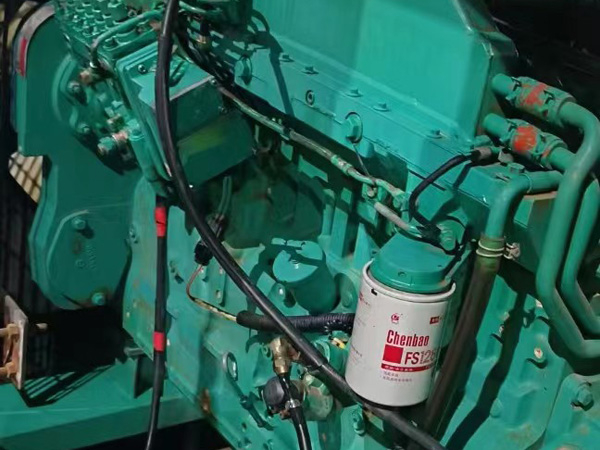 容城如何确定新的发电机组控制系统是否与原系统兼容？